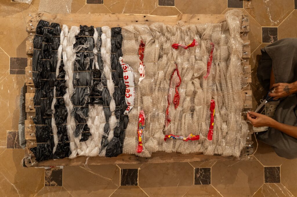 Making Something out of Nothing — weaving workshop, Adana, September 2024. Photo: André Schönherr.