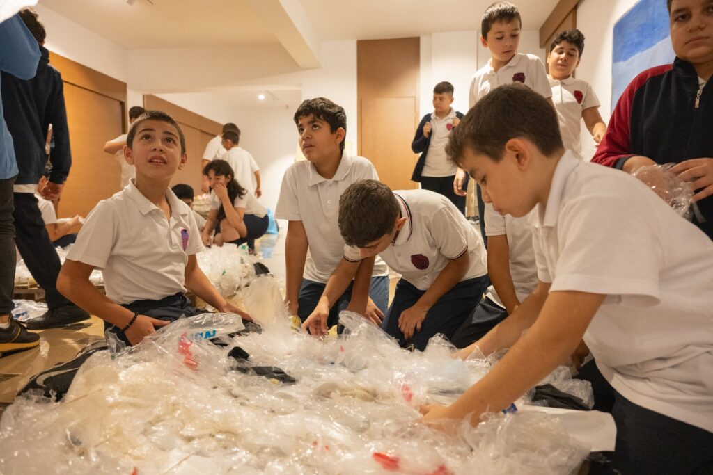 Making Something out of Nothing — weaving workshop, Adana, September 2024. Photo: André Schönherr.