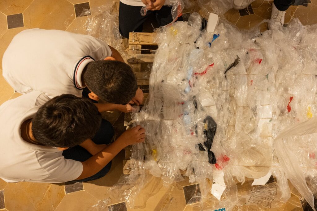 Making Something out of Nothing — weaving workshop, Adana, September 2024. Photo: André Schönherr.