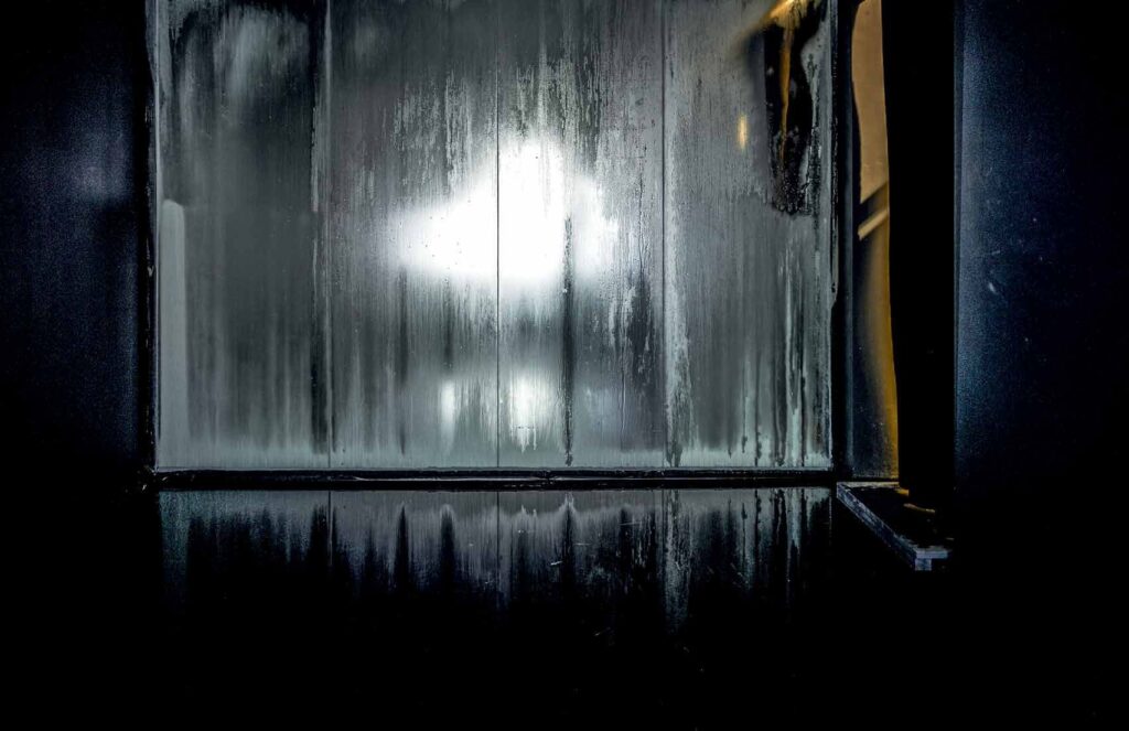 The Taste of Discovery, freezing mirror detail, Kunstraum Dornbirn, 2009.