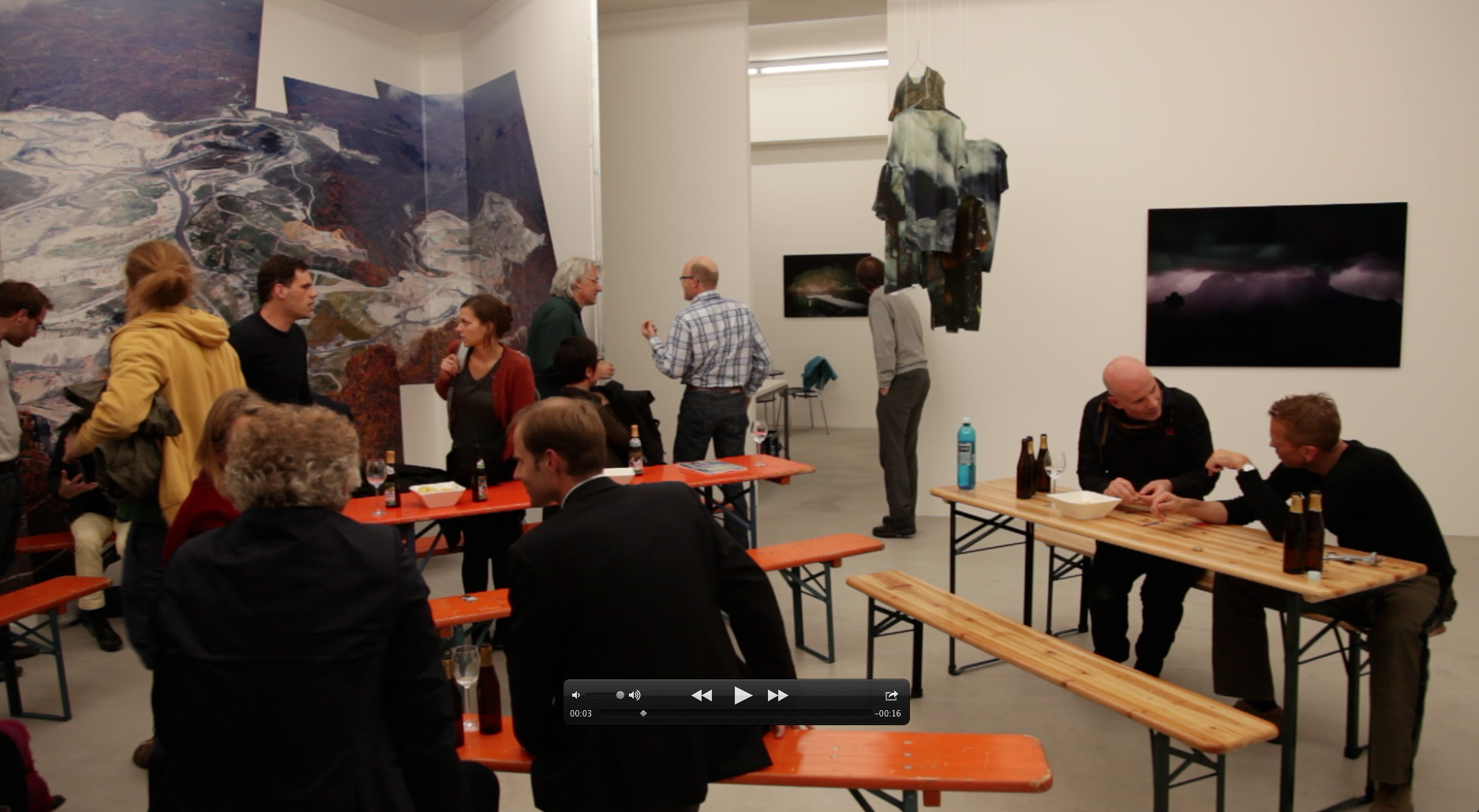 Visitors seated around tables with drinks during the gallery talk at Galerie Heike Strelow, Frankfurt, 2012