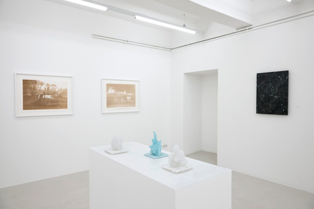 Mathias Kessler, Disasters of Climate Change, installation view, Forever and Sunsmell, Galerie Heike Strelow, Frankfurt, 2019